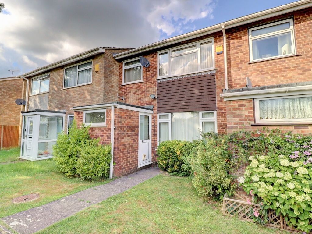 3 bed terraced house for sale in Yew Walk, Hazlemere, High Wycombe, Buckinghamshire HP15, £380,000