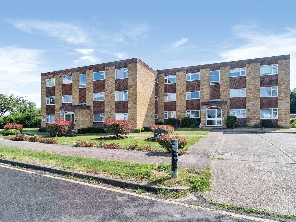 2 bed flat for sale in Fairlawns, Colbert Avenue, Thorpe Bay, Essex SS1, £425,000