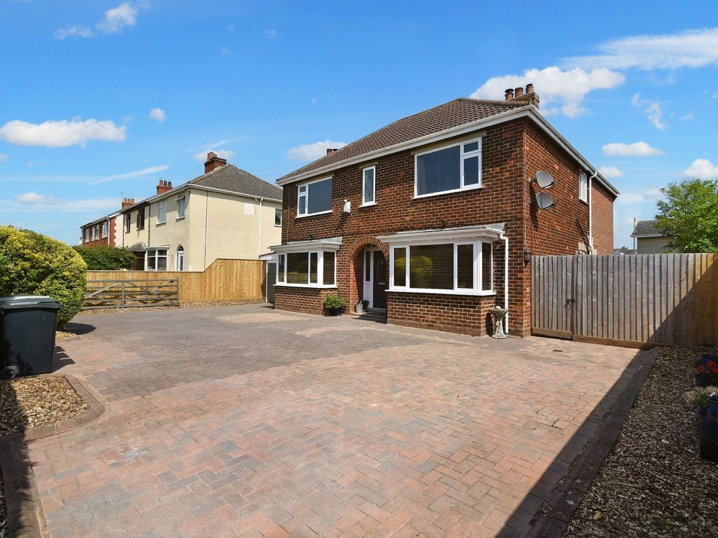 4 bed detached house for sale in Kenwick Road, Louth LN11, £410,000