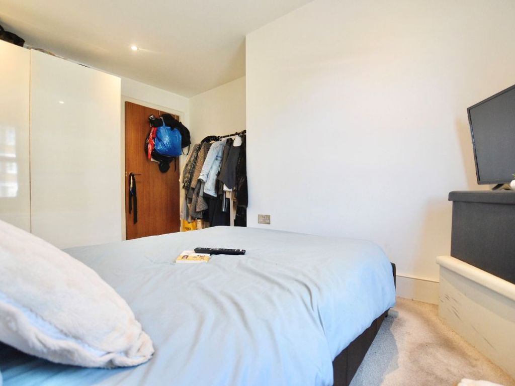 1 bed flat for sale in Devonport Street, Whitechapel E1, £380,000