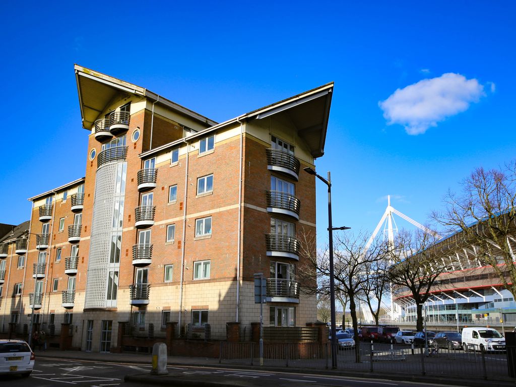 1 bed flat to rent in Millennium View, Fitzhamon Embankment, Cardiff CF11, £850 pcm