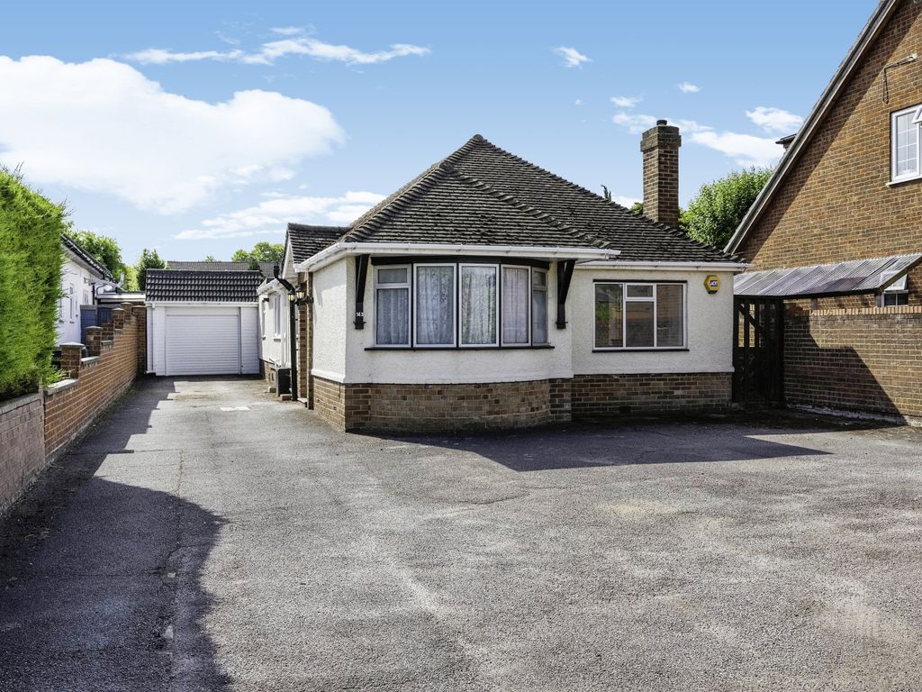 3 bed bungalow for sale in Icknield Way, Luton LU3, £375,000