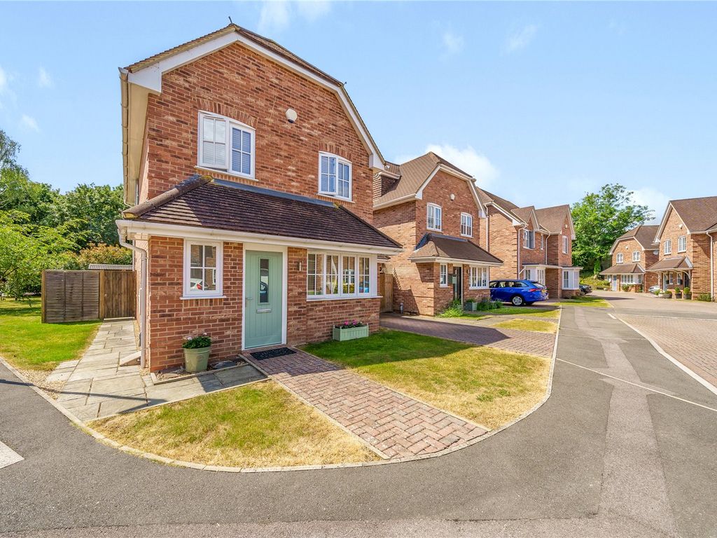 3 bed detached house for sale in Stowe Close, Padworth, Reading, Berkshire RG7, £485,000