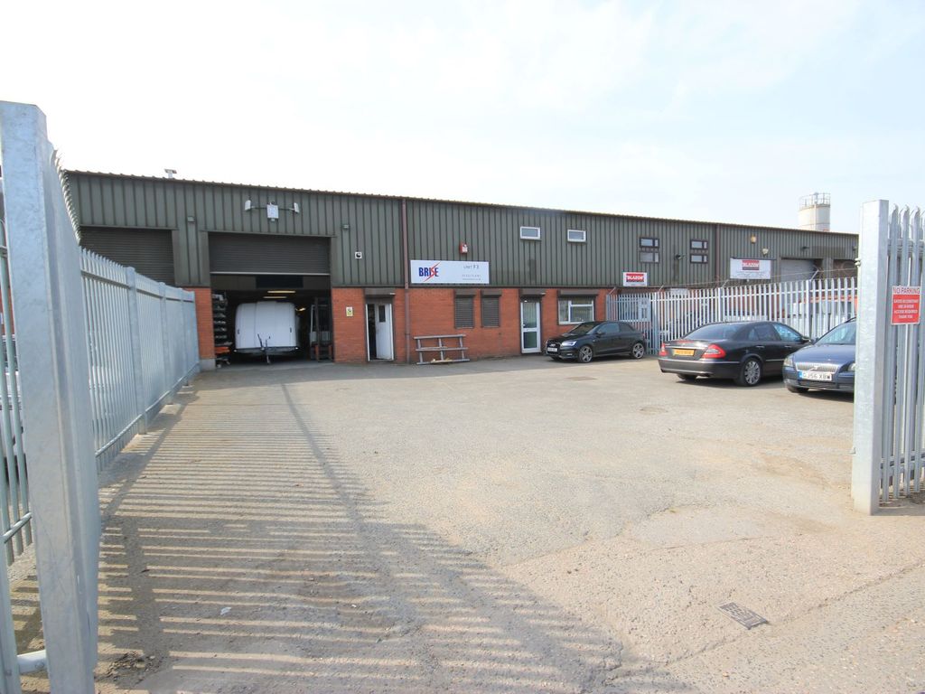 Light industrial to let in Lower Road, Gravesend DA11, £37,500 pa
