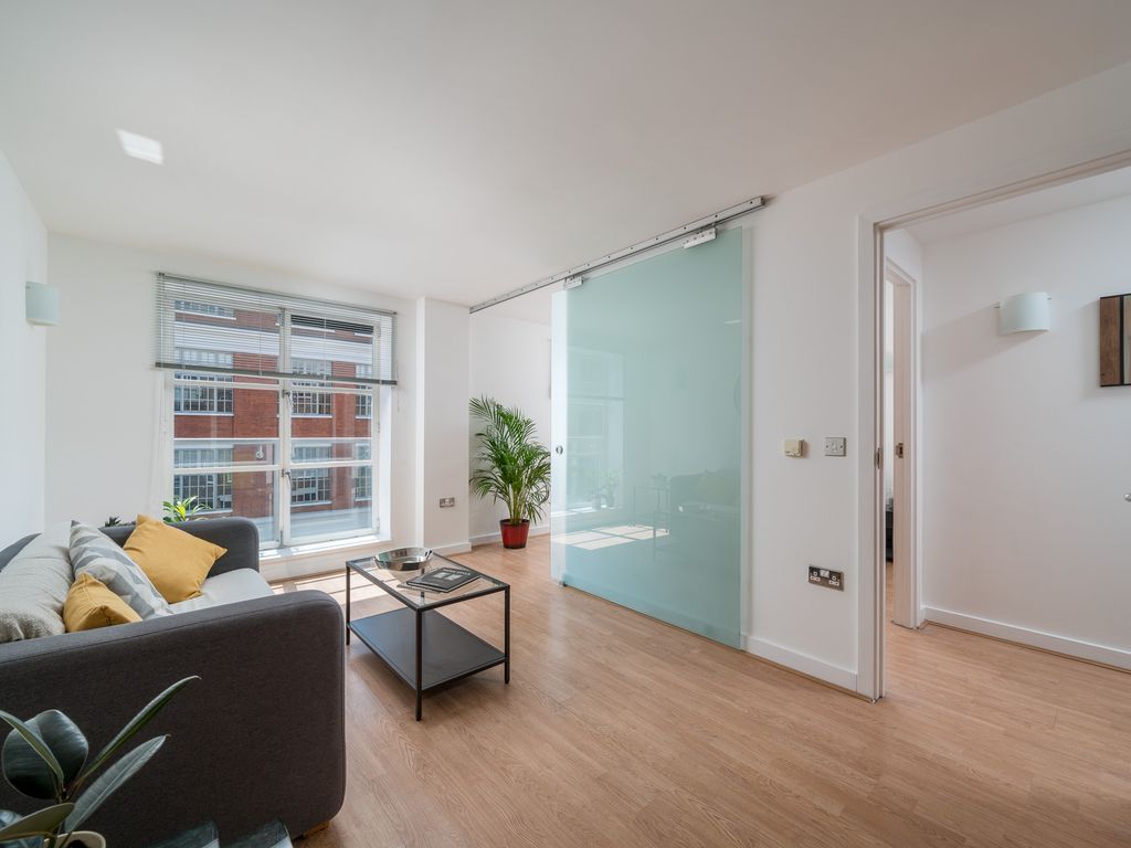 1 bed flat for sale in Hardwick Street, London EC1R, £475,000