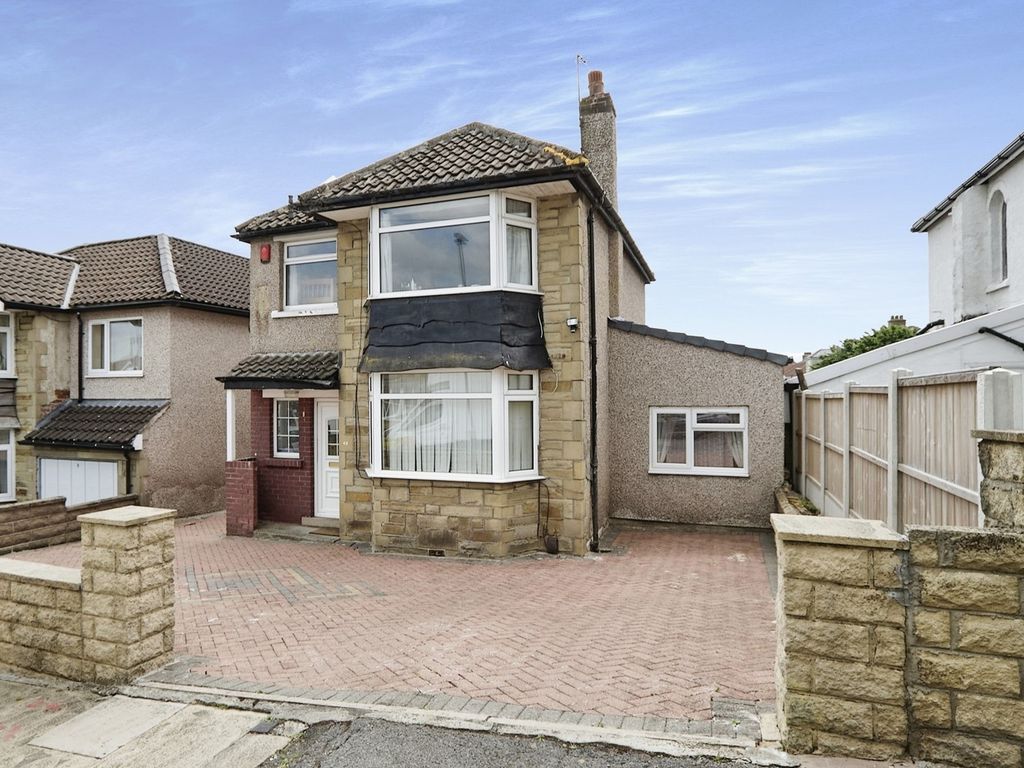 4 bed detached house for sale in Branksome Crescent, Bradford BD9, £375,000