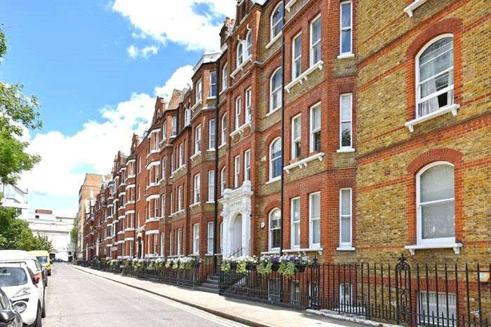 2 bed flat for sale in Luxborough Street, London W1U, £1,200,000