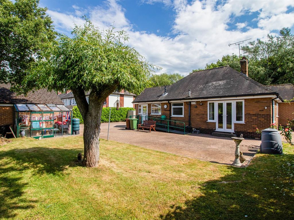 2 bed detached bungalow for sale in Newmarket Lane, Stanley, Wakefield WF3, £465,000