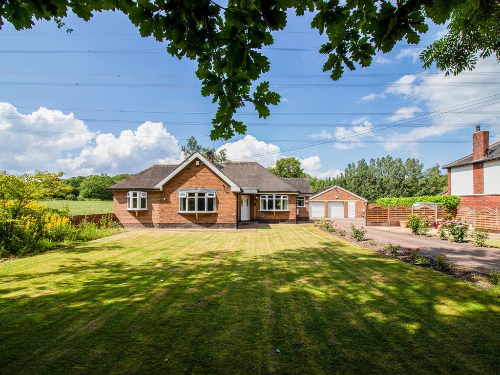 2 bed detached bungalow for sale in Newmarket Lane, Stanley, Wakefield WF3, £465,000