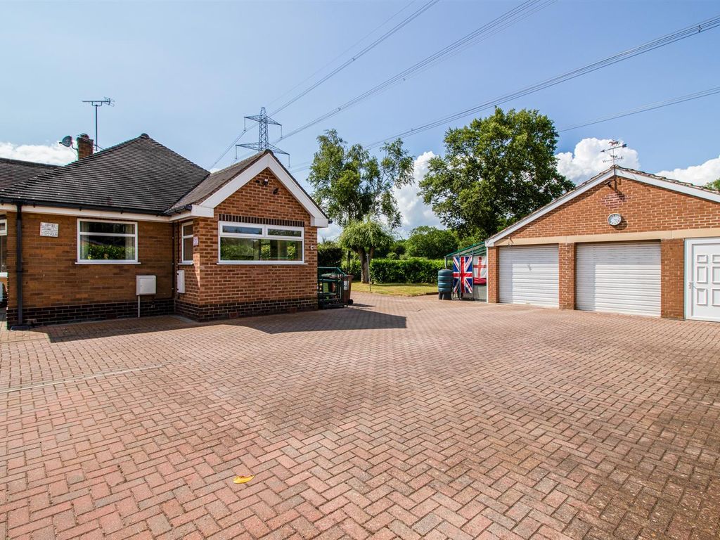 2 bed detached bungalow for sale in Newmarket Lane, Stanley, Wakefield WF3, £465,000