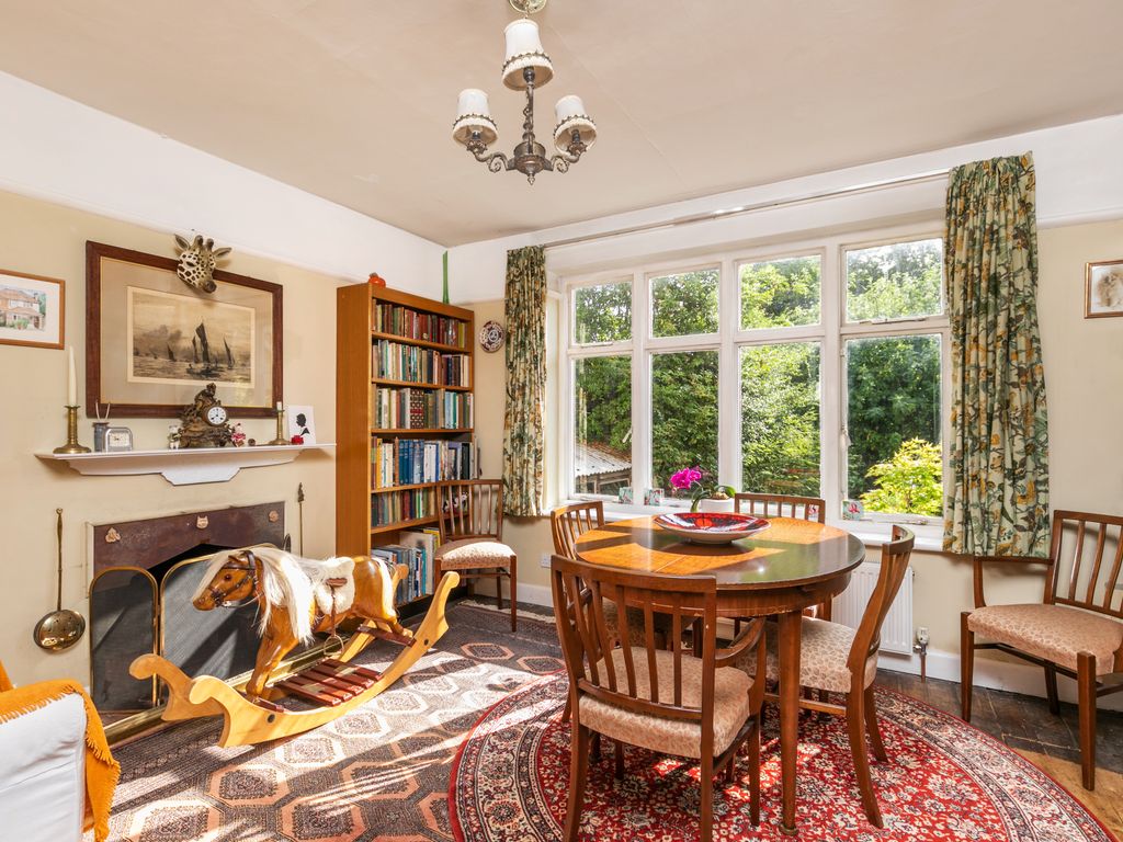 3 bed detached house for sale in Bereweeke Avenue, Winchester SO22, £800,000