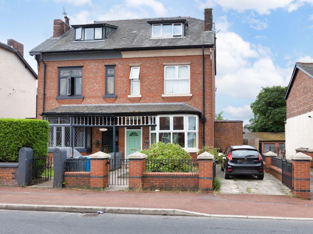 4 bed semi-detached house for sale in North Road, Manchester M11, £260,000