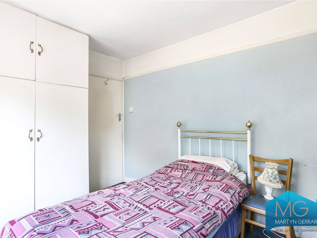 3 bed end terrace house for sale in Hillier Close, New Barnet, Barnet EN5, £530,000
