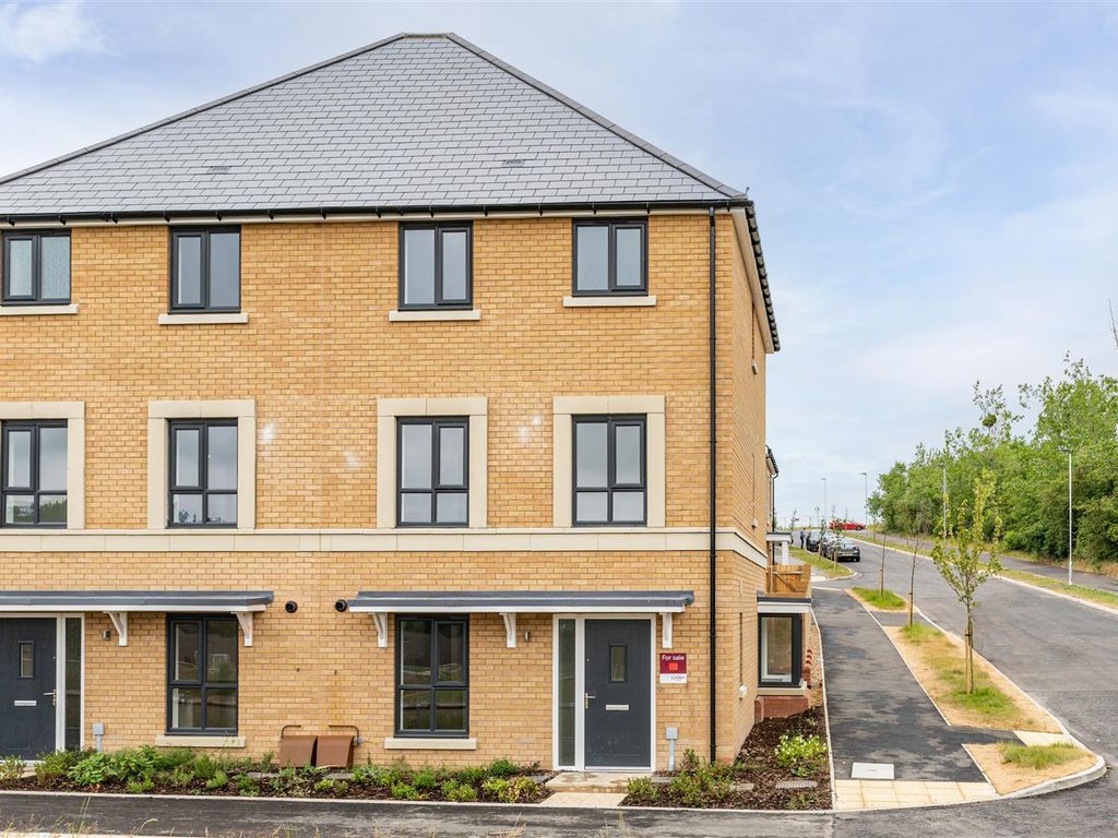 New home, 4 bed town house for sale in Leverett Way, Saffron Walden CB10, £549,995