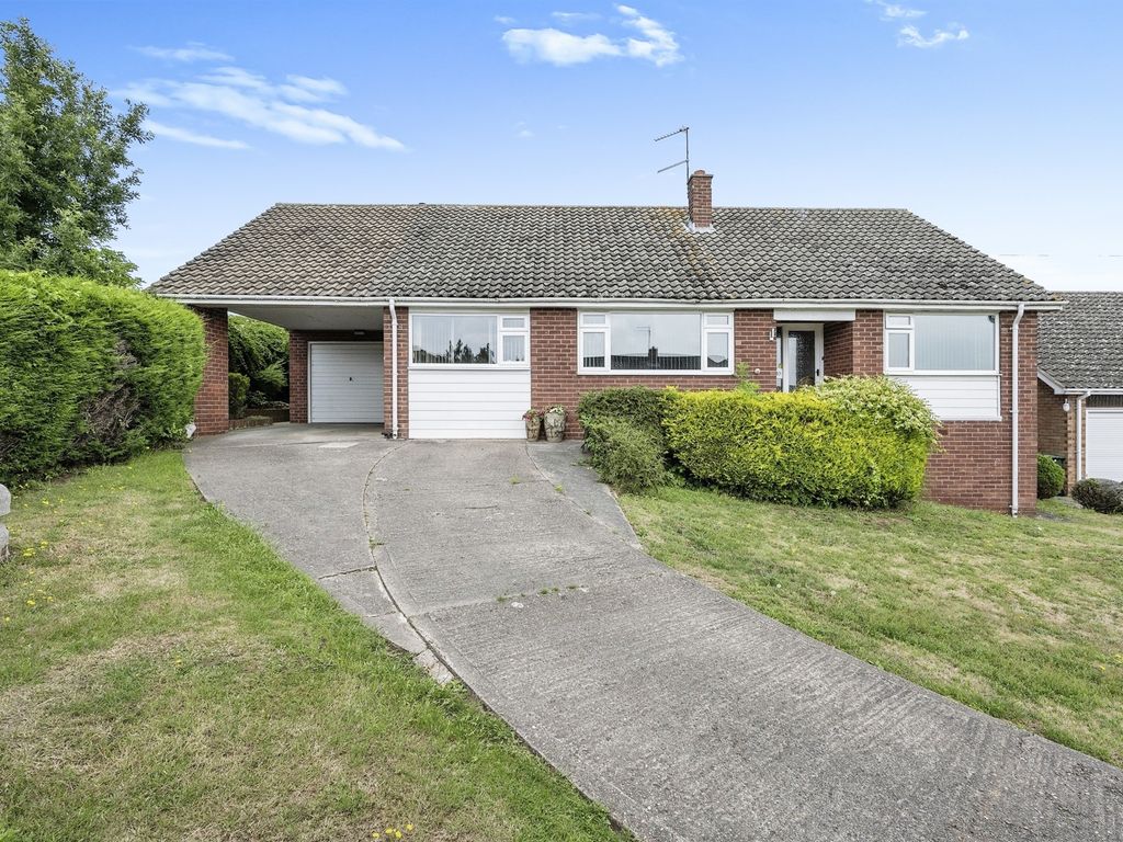 3 bed detached bungalow for sale in Yew Tree Drive, Bawtry, Doncaster DN10, £425,000