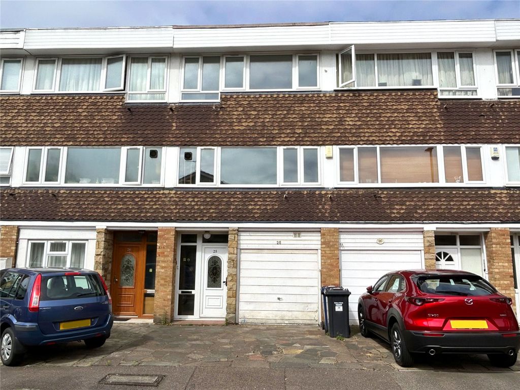 2 bed terraced house for sale in Stanhope Gardens, Mill Hill, London NW7, £550,000