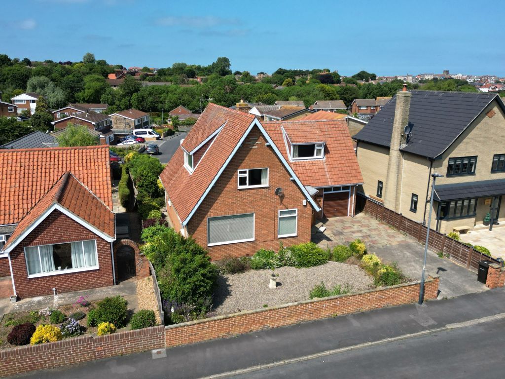 4 bed detached house for sale in Mayfield Road, Whitby YO21, £345,000