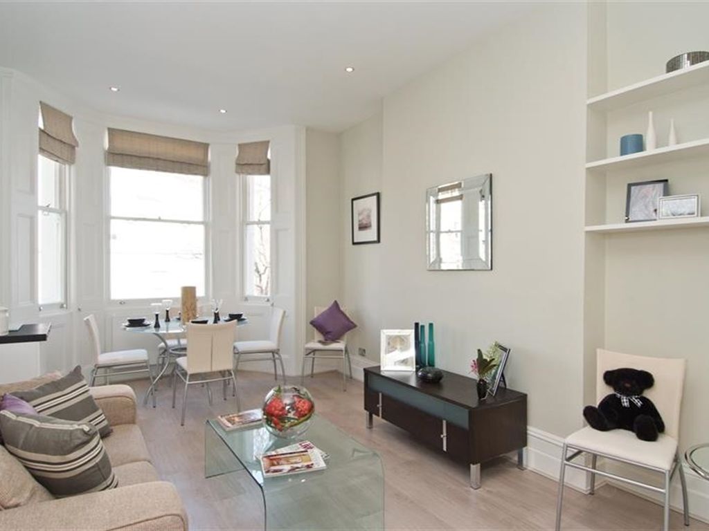 1 bed flat for sale in Stratford Road, London W8, £675,000
