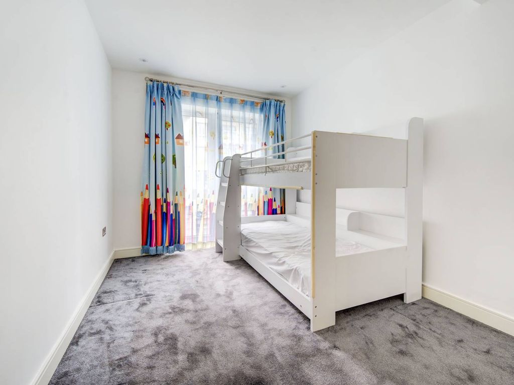 2 bed flat for sale in Fulham Reach, Hammersmith, London W6, £1,350,000