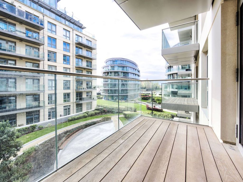 2 bed flat for sale in Fulham Reach, Hammersmith, London W6, £1,350,000