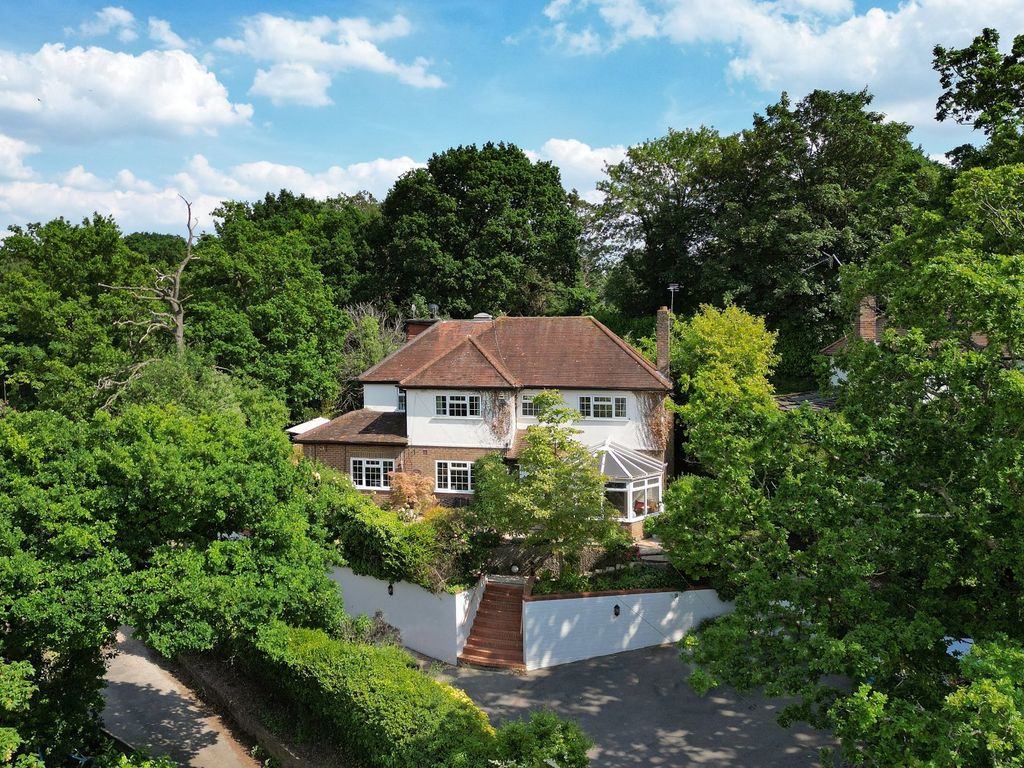 5 bed detached house for sale in Holtspur Top Lane, Beaconsfield HP9, £1,395,000
