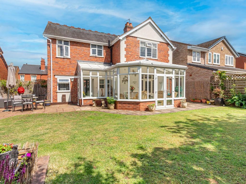4 bed detached house for sale in Eggington Road, Wollaston DY8, £574,995