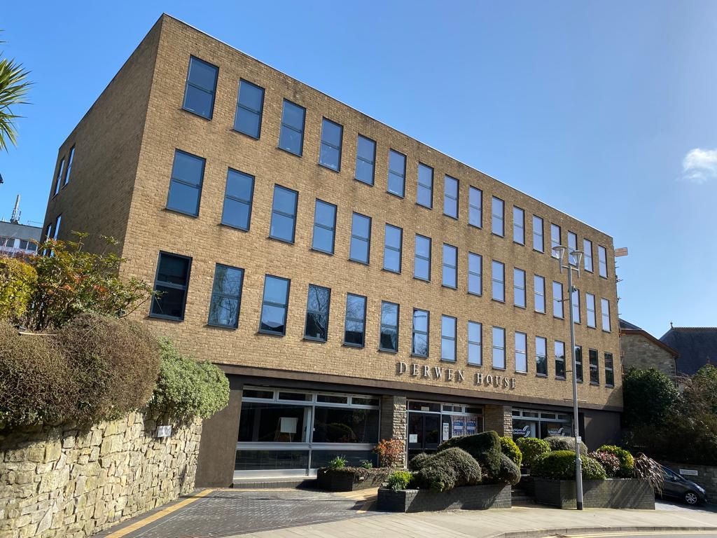 Office to let in Town Centre Open Plan Office Space, 2nd Floor Derwen House, Court Road CF31, £35,750 pa