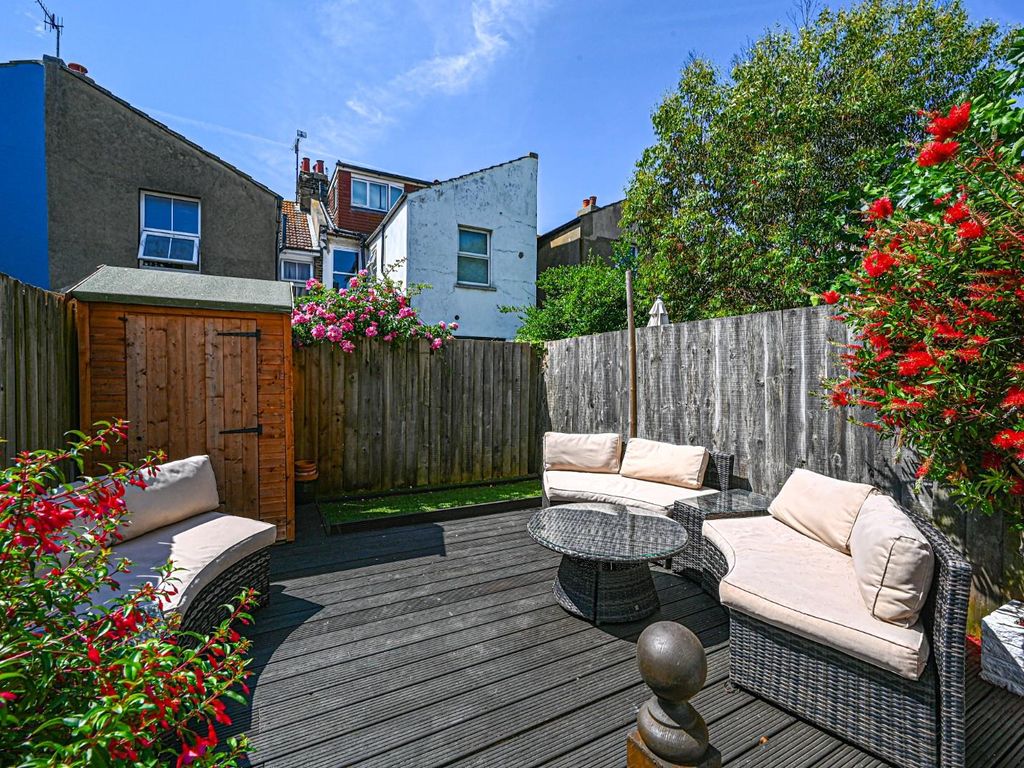 5 bed property for sale in Linton Road, Hove BN3, £725,000