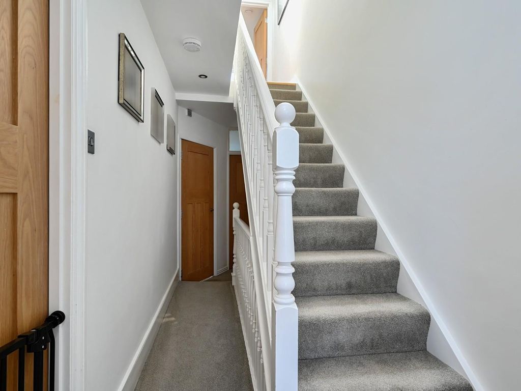 5 bed property for sale in Linton Road, Hove BN3, £725,000