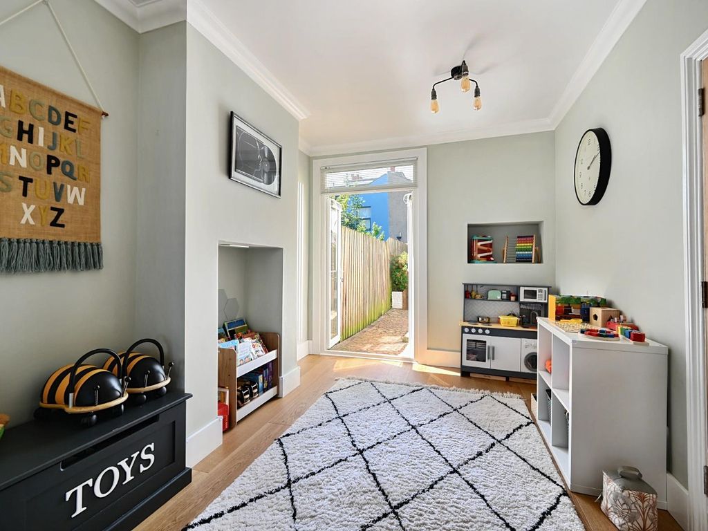 5 bed property for sale in Linton Road, Hove BN3, £725,000