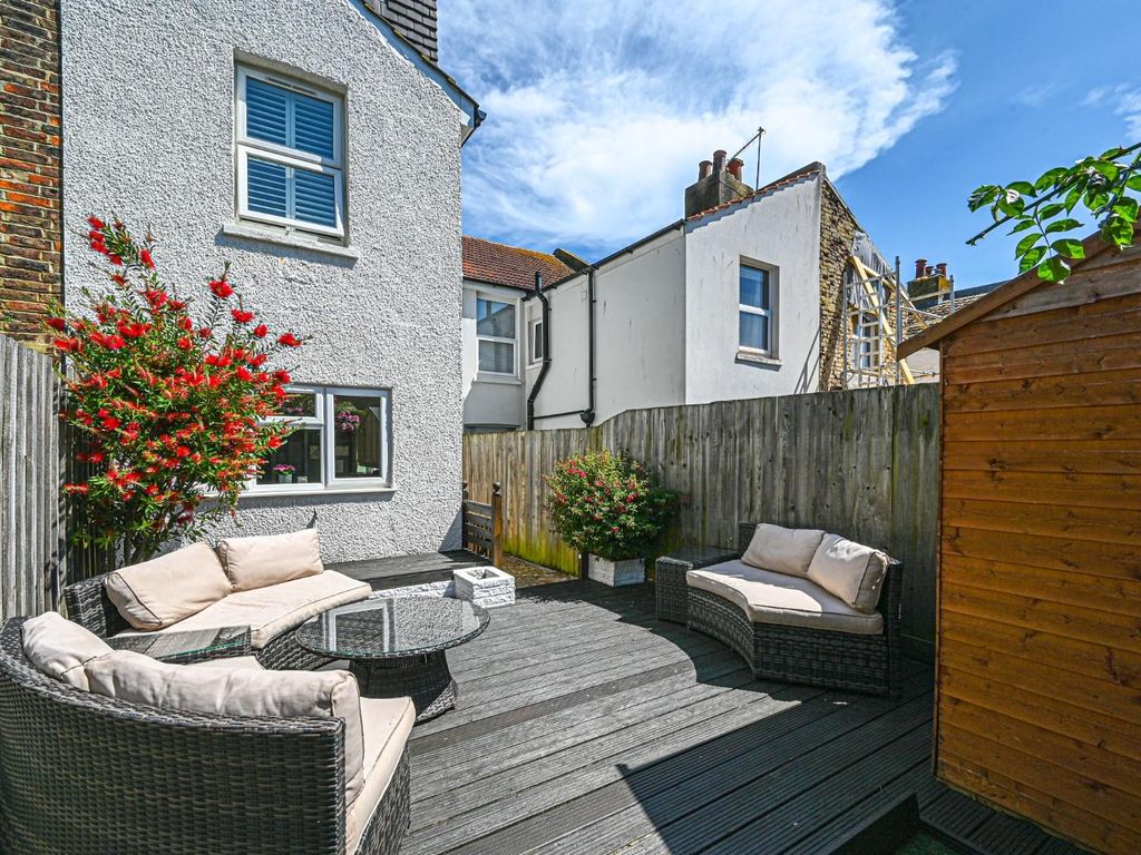 5 bed property for sale in Linton Road, Hove BN3, £725,000