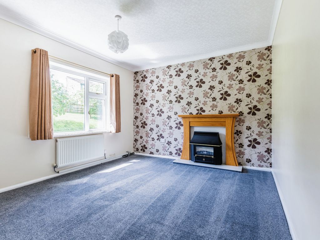 2 bed flat for sale in High Street, Colne BB8, £85,000