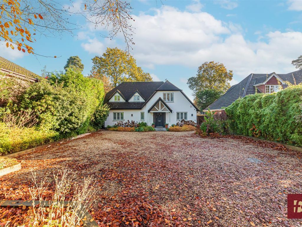 5 bed detached house for sale in The Avenue, Crowthorne RG45, £1,395,000