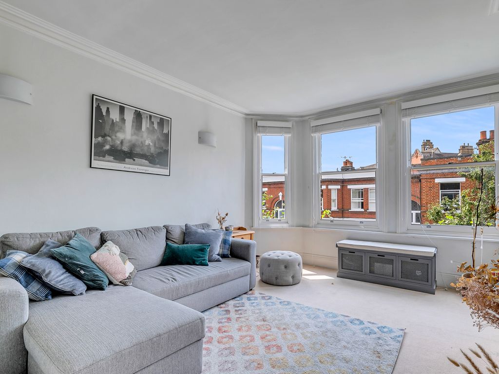 3 bed flat for sale in Rostrevor Road, London SW6, £700,000