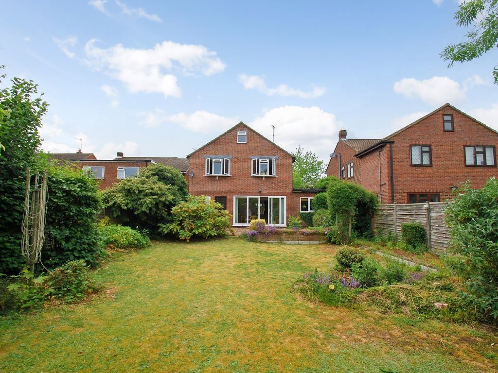 4 bed detached house for sale in Crabtree Close, Beaconsfield HP9, £1,100,000