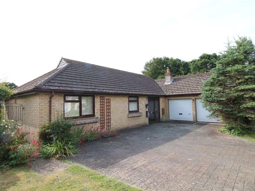 3 bed bungalow for sale in Woodland Way, New Milton, Hampshire BH25, £550,000