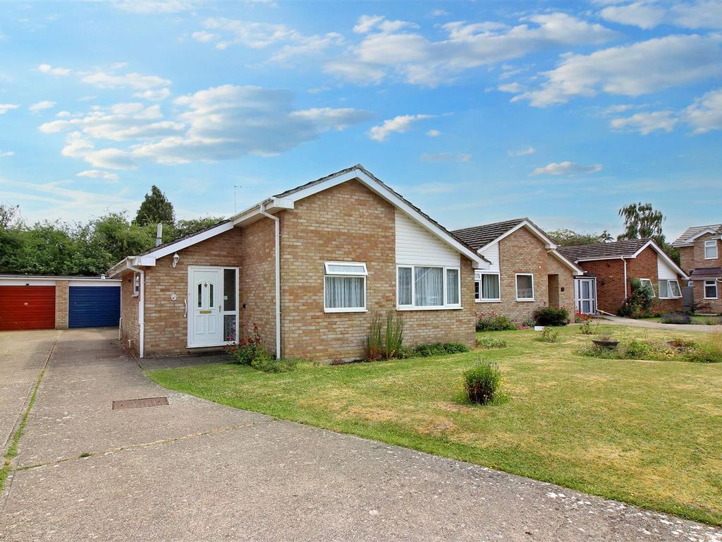 2 bed bungalow for sale in Ramworth Way, Aylesbury HP21, £400,000
