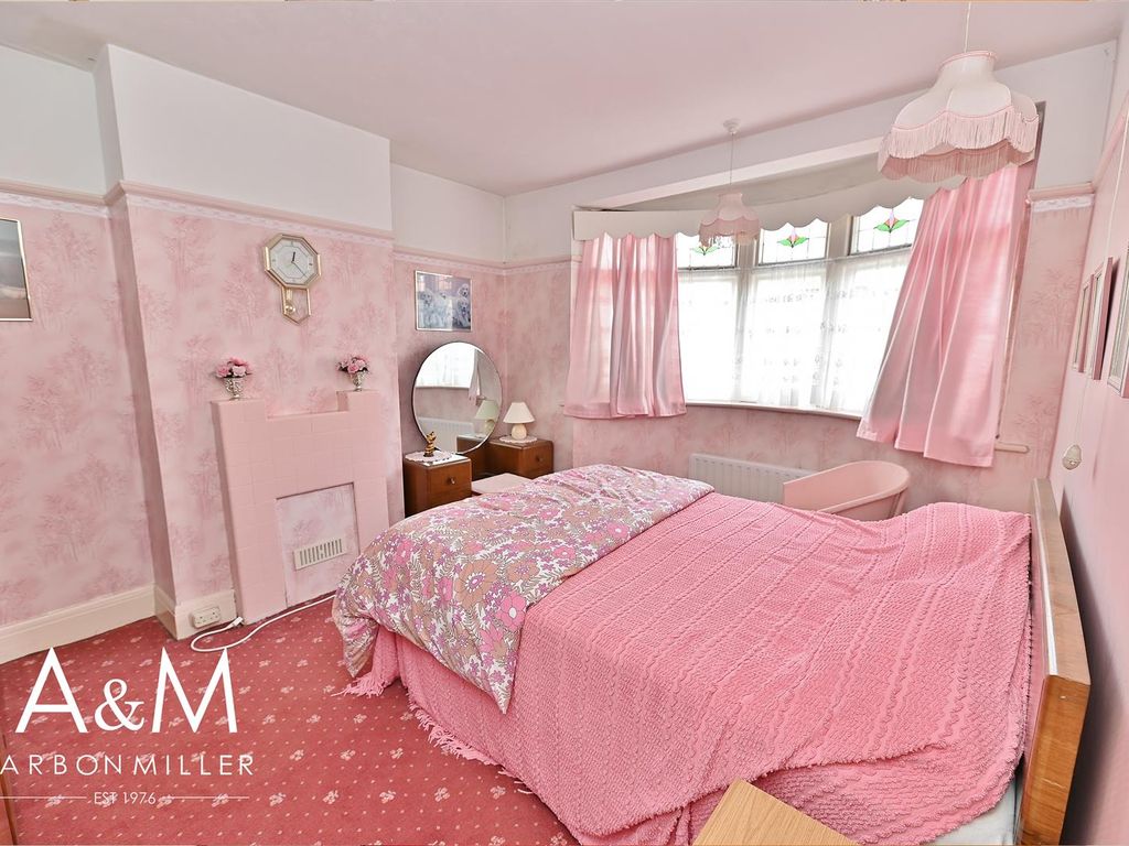 3 bed end terrace house for sale in Horns Road, Ilford IG6, £450,000