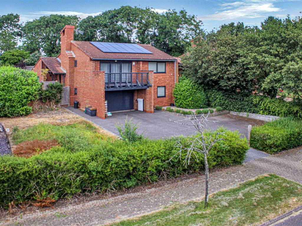 4 bed detached house for sale in Colesbourne Drive, Downhead Park, Milton Keynes MK15, £695,000