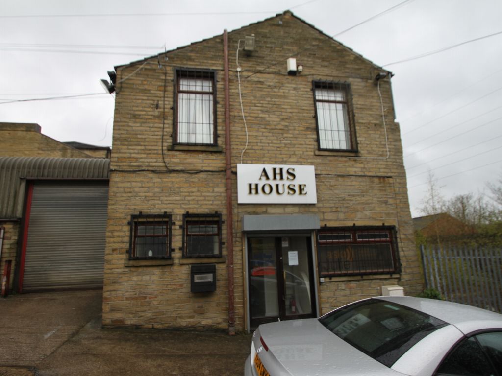 Office to let in Princess Street, Brighouse HD6, £3,600 pa
