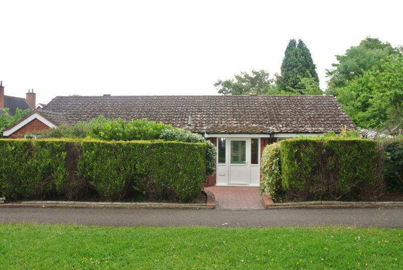 4 bed detached bungalow to rent in Selly Oak Road, Bournville, Birmingham B30, £1,500 pcm