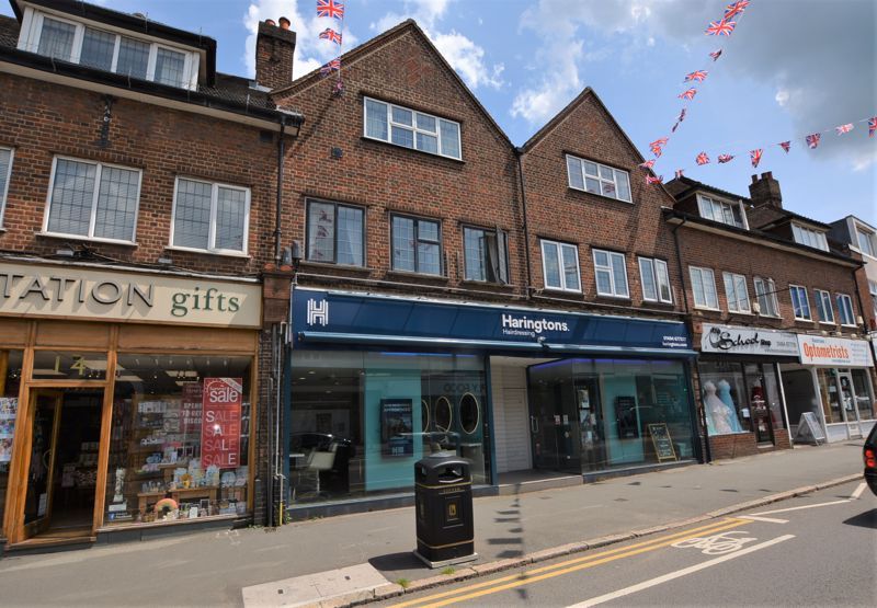 3 bed flat for sale in The Highway, Beaconsfield HP9, £385,000