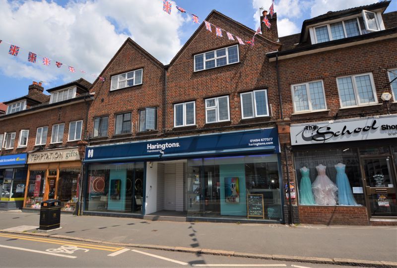 3 bed flat for sale in The Highway, Beaconsfield HP9, £385,000