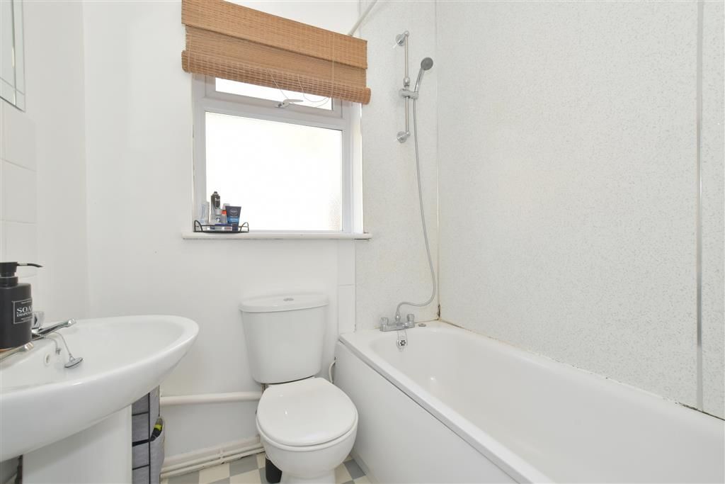 2 bed flat for sale in New Road, North End, Portsmouth, Hants PO2, £99,500