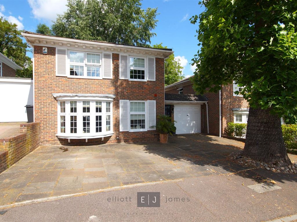 4 bed detached house for sale in Hazelwood, Loughton IG10, £1,100,000