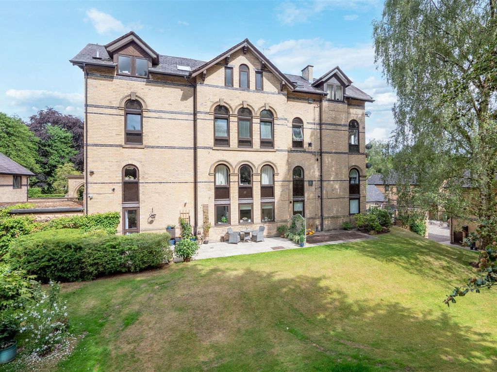 2 bed flat for sale in St. Margarets Road, Bowdon, Altrincham WA14, £400,000