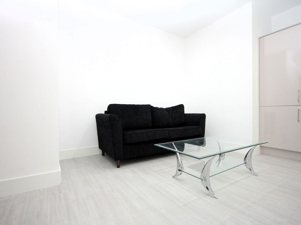 2 bed flat to rent in Lune Street, Preston PR1, £1,000 pcm