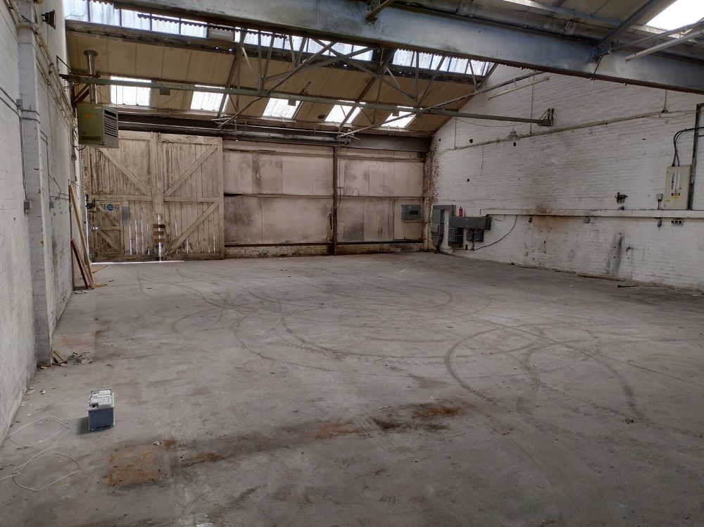 Warehouse to let in Great North Road, Hatfield AL9, £30,000 pa
