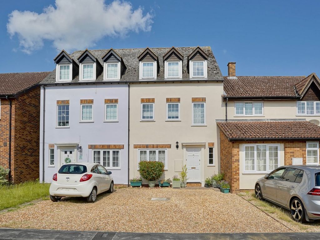 4 bed town house for sale in Castle Gardens, Kimbolton, Huntingdon PE28, £440,000