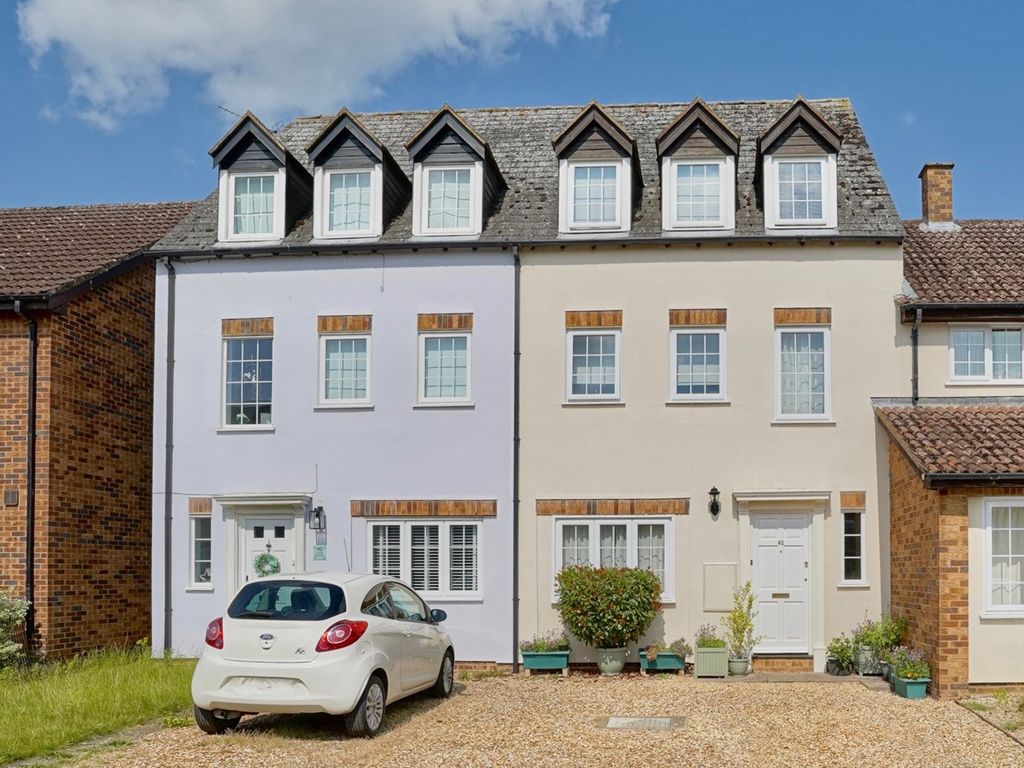 4 bed town house for sale in Castle Gardens, Kimbolton, Huntingdon PE28, £440,000
